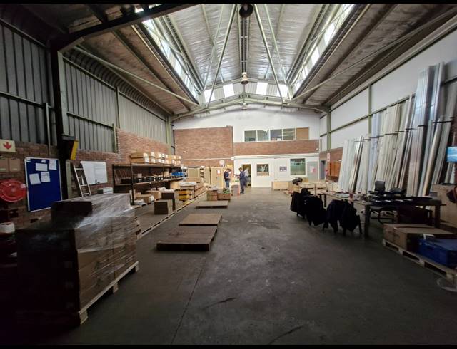 357M² WAREHOUSE TO LET IN JET PARK